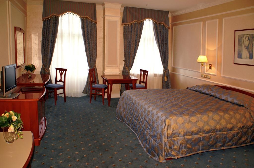 Europe Hotel Minsk Room photo